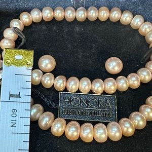 Honora freshwater pearl necklace, bracelet and earring set.